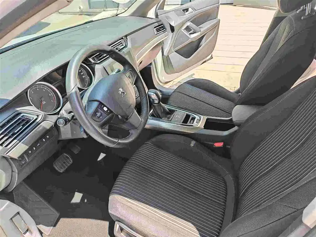 Peugeot 408 1.6 T Auto Luxury