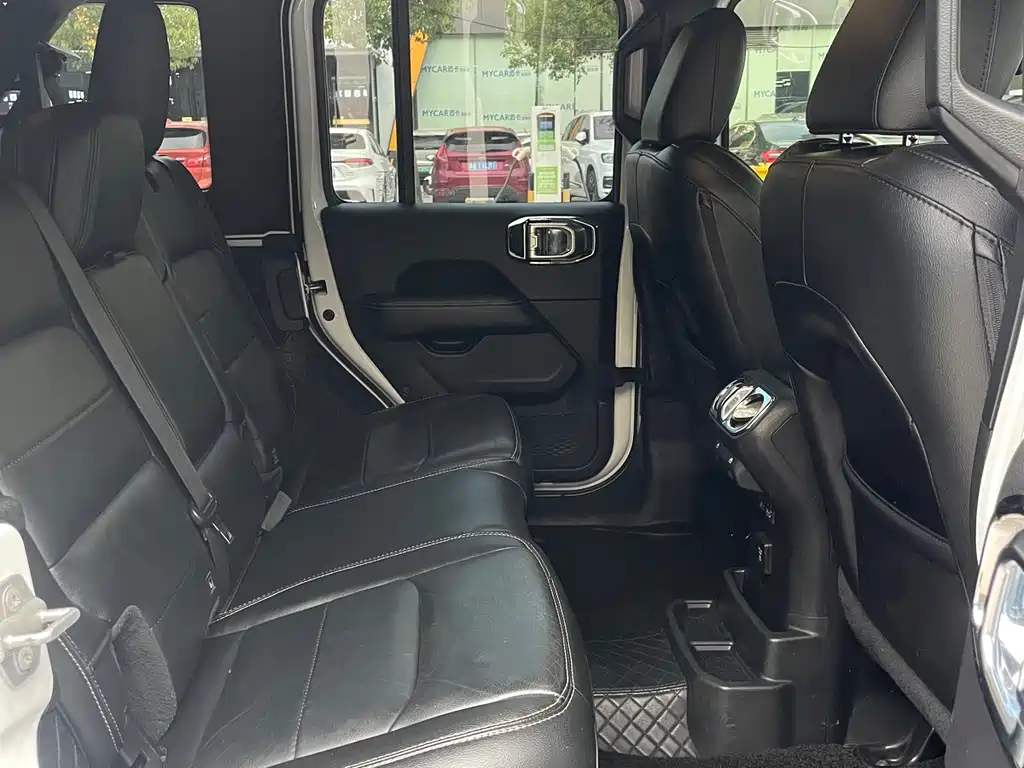 Wrangler 2.0 T Sahara 4-door CN-VI
