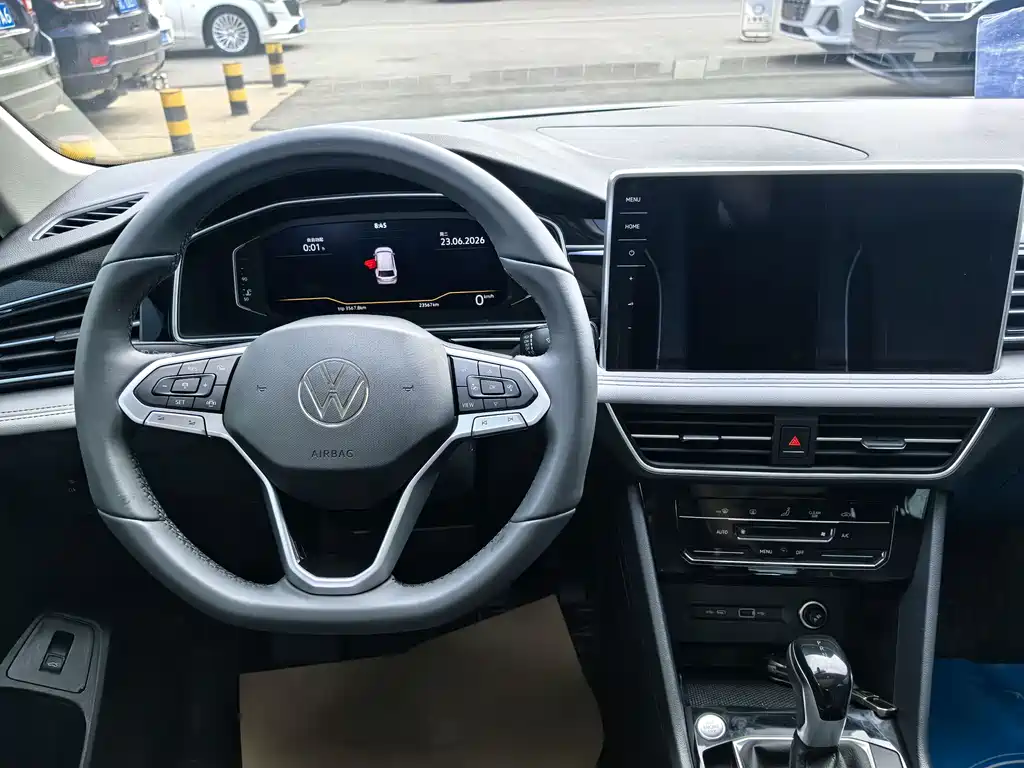 Tiguan L Outstanding 300 TSI Auto 2 WD Dragon
