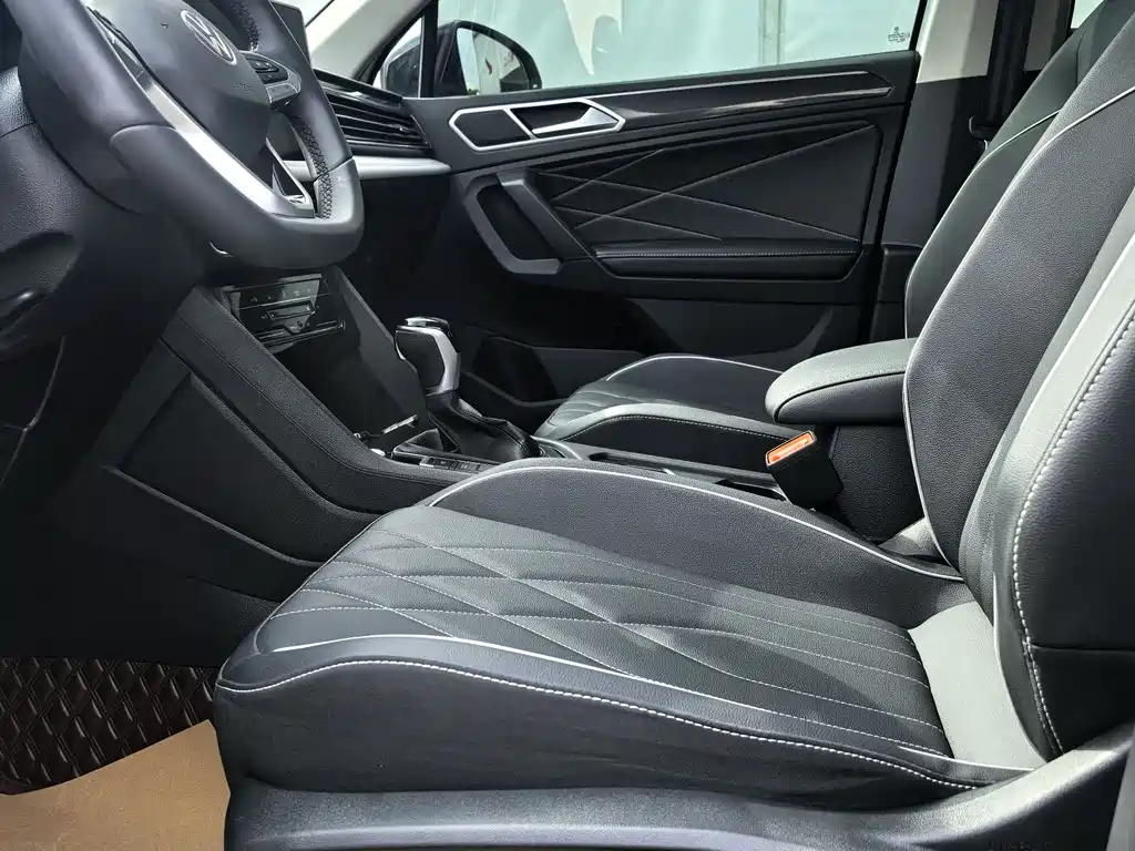Tiguan L Outstanding 300 TSI Auto 2 WD Dragon