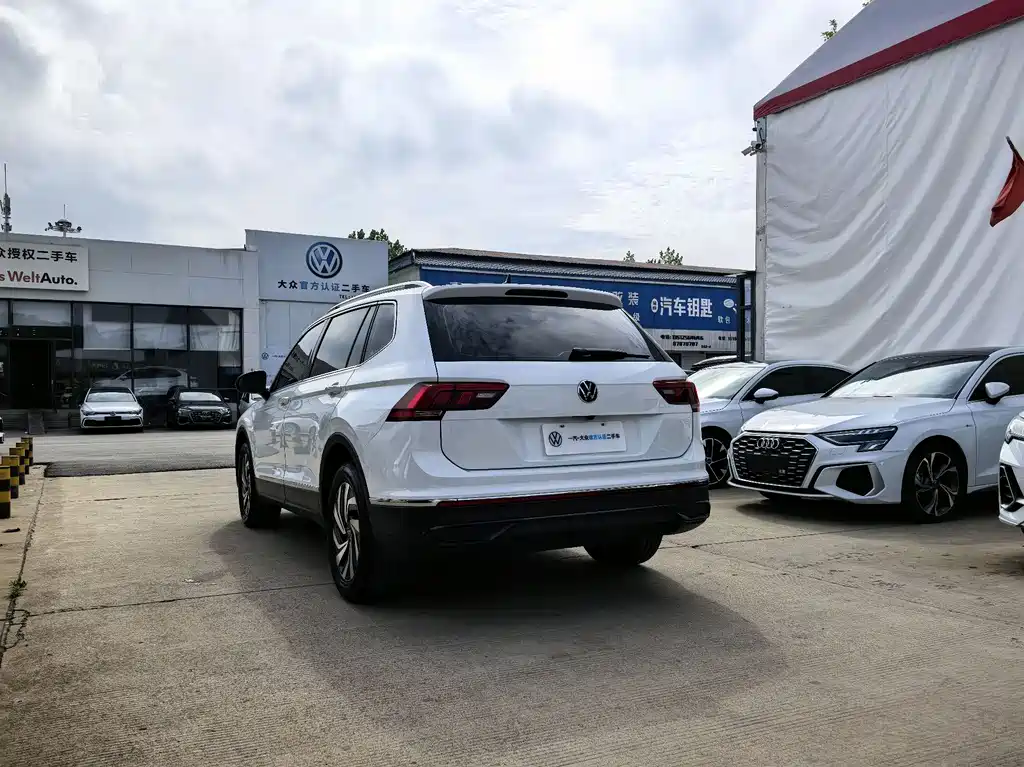 Tiguan L Outstanding 300 TSI Auto 2 WD Dragon