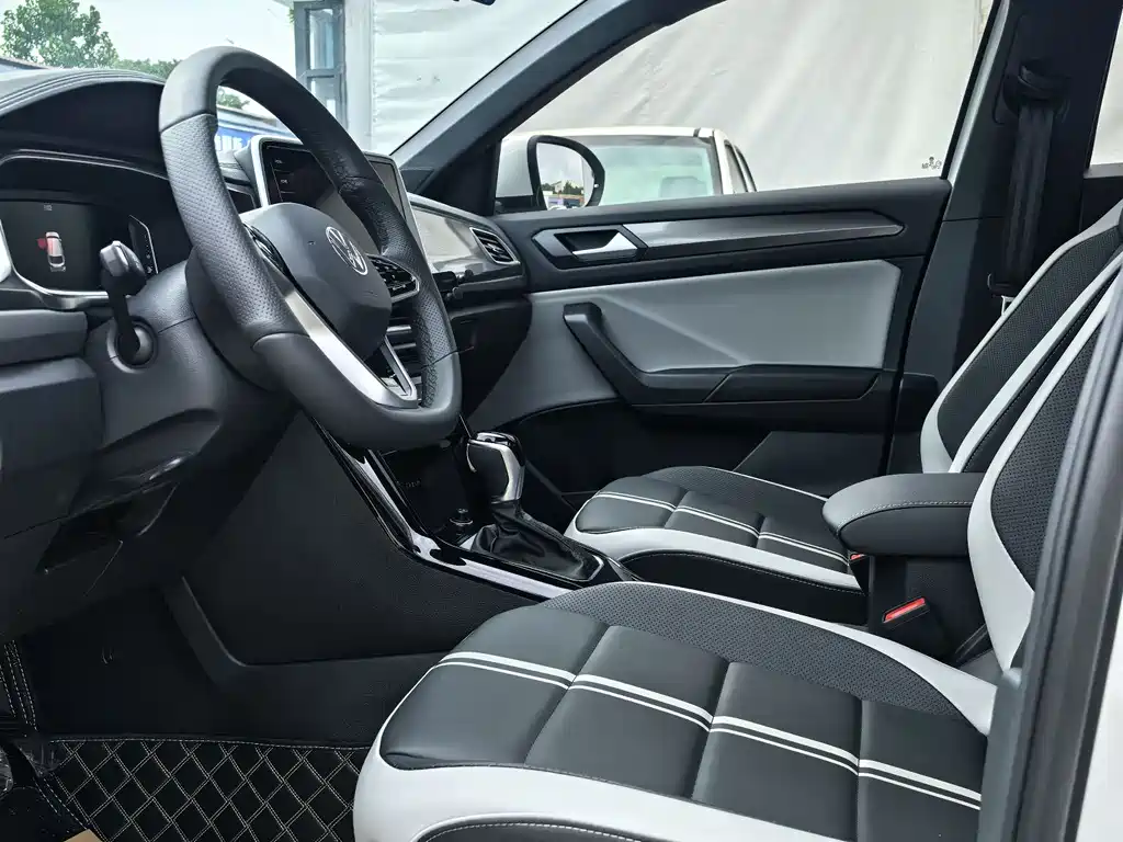 T-ROC 300 TSI DSG 2 WD Starlight