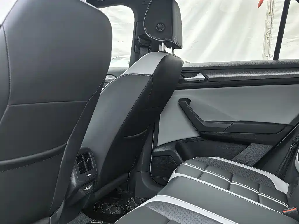 T-ROC 300 TSI DSG 2 WD Starlight