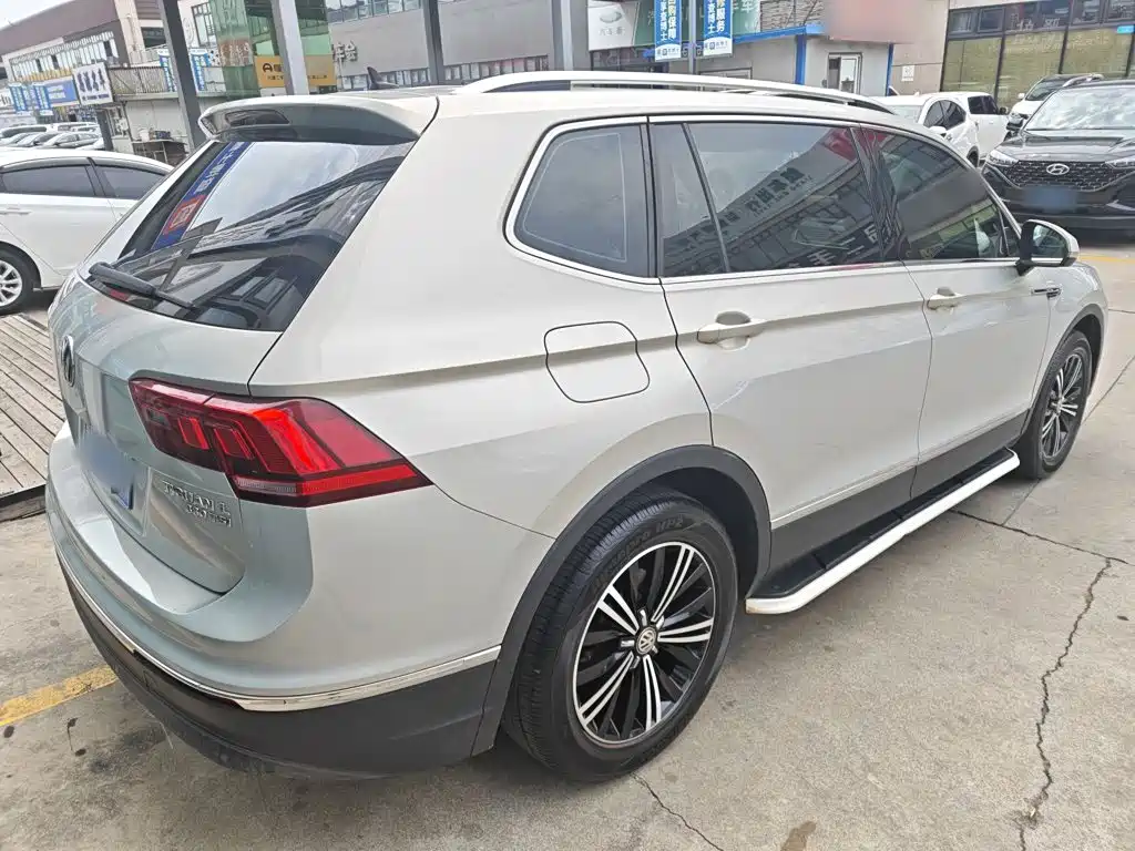 Tiguan L 330 TSI Auto 2 WD Panoramic Comfort CN-VI