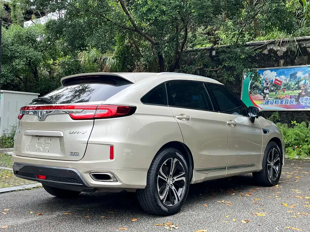 Honda UR-V 370 TURBO 2 WD Distinguished CN-V