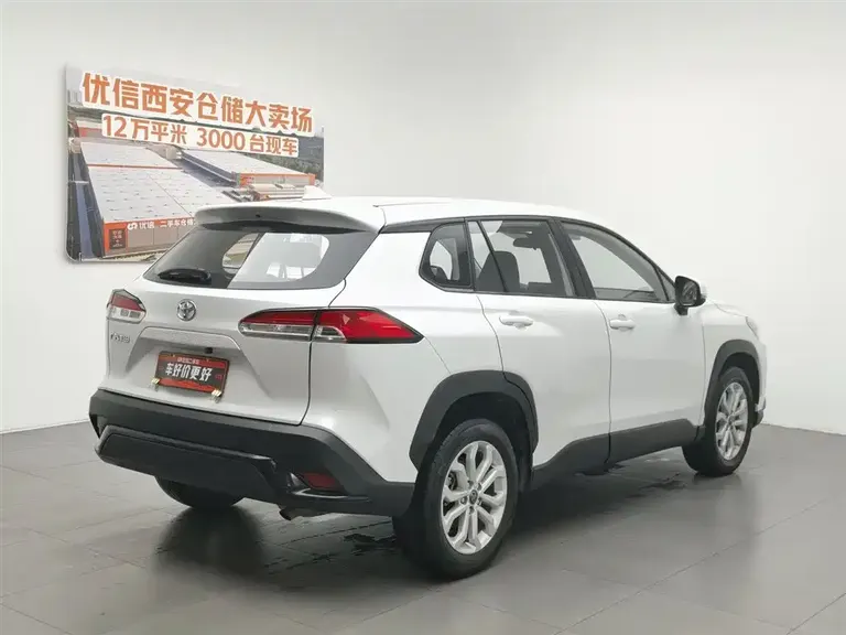 Toyota Frontlander 2.0 L CVT Leading
