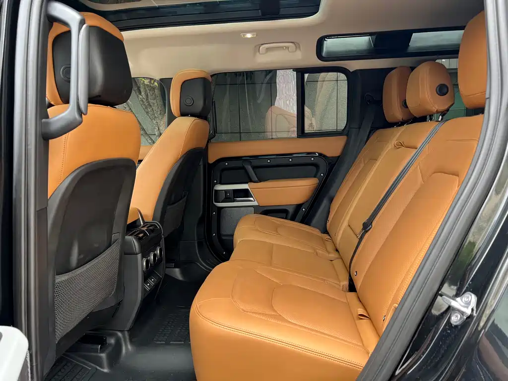 Land Rover Defender 110 3.0 T P400 Dark Special Edition