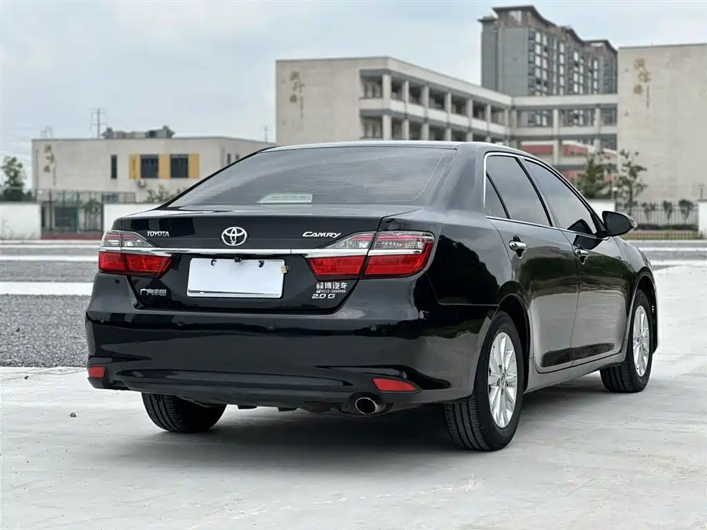 Camry 2.0 G Leading