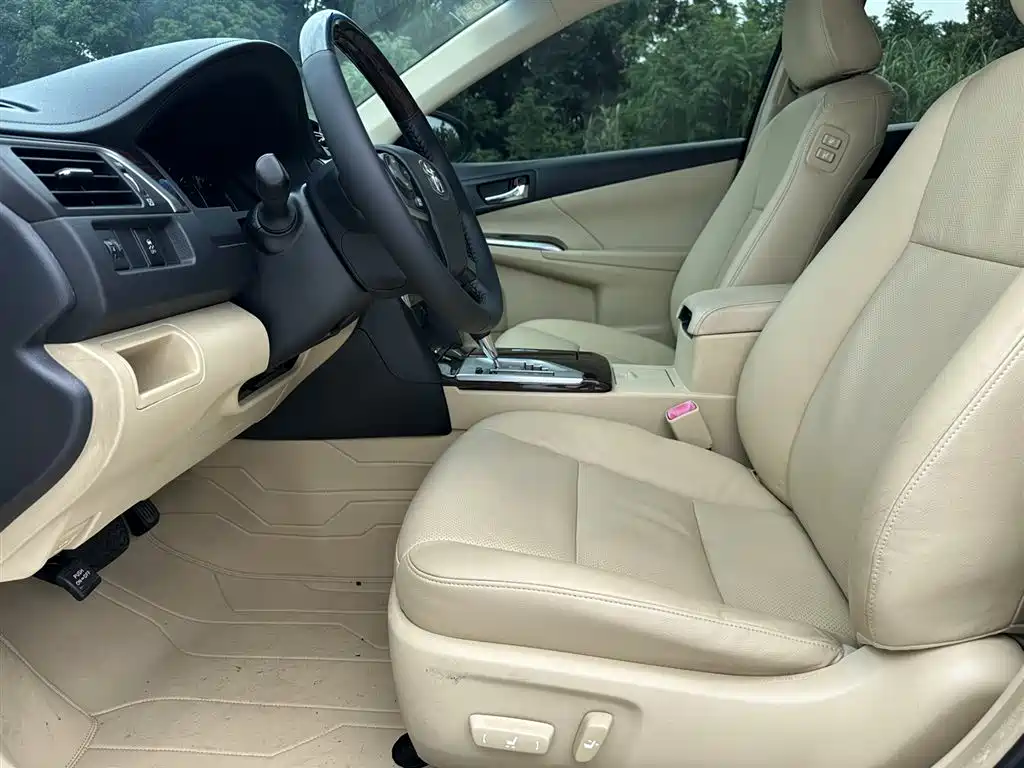 Camry 2.0 G Leading