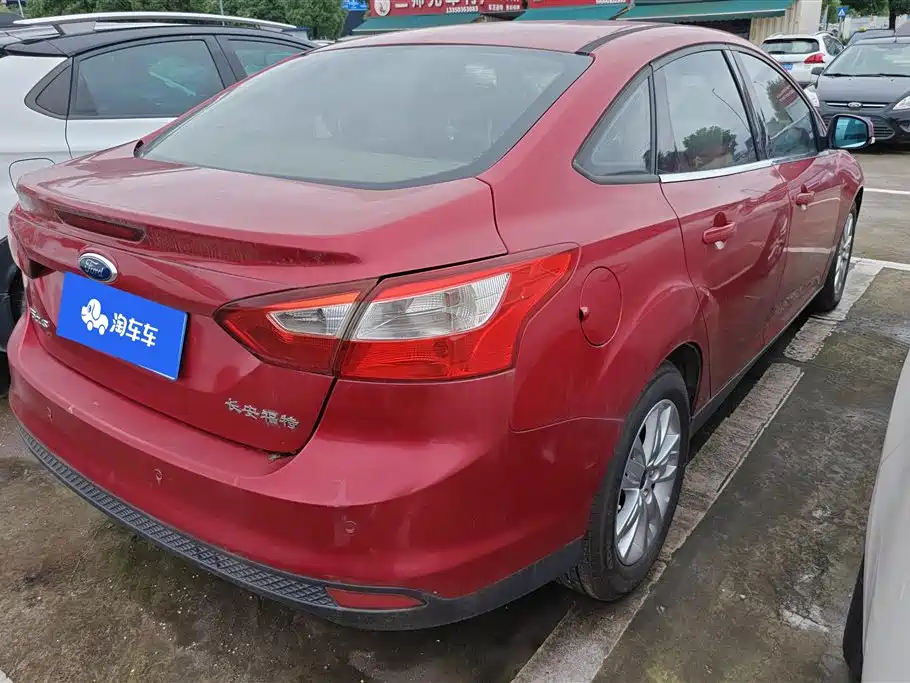 Focus Sedan 1.6 L Auto Comfort