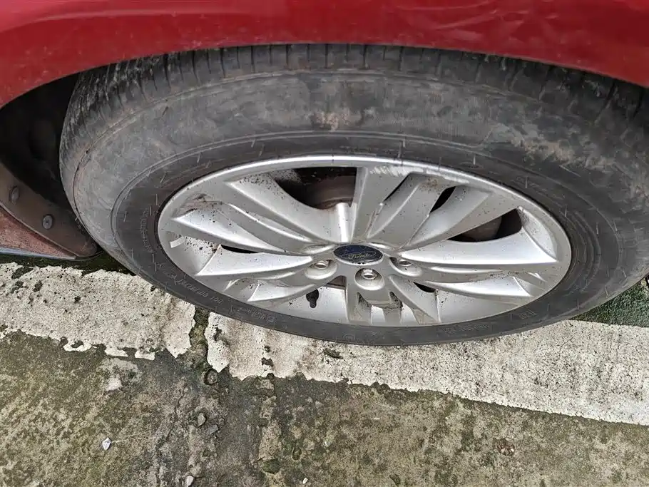 Focus Sedan 1.6 L Auto Comfort