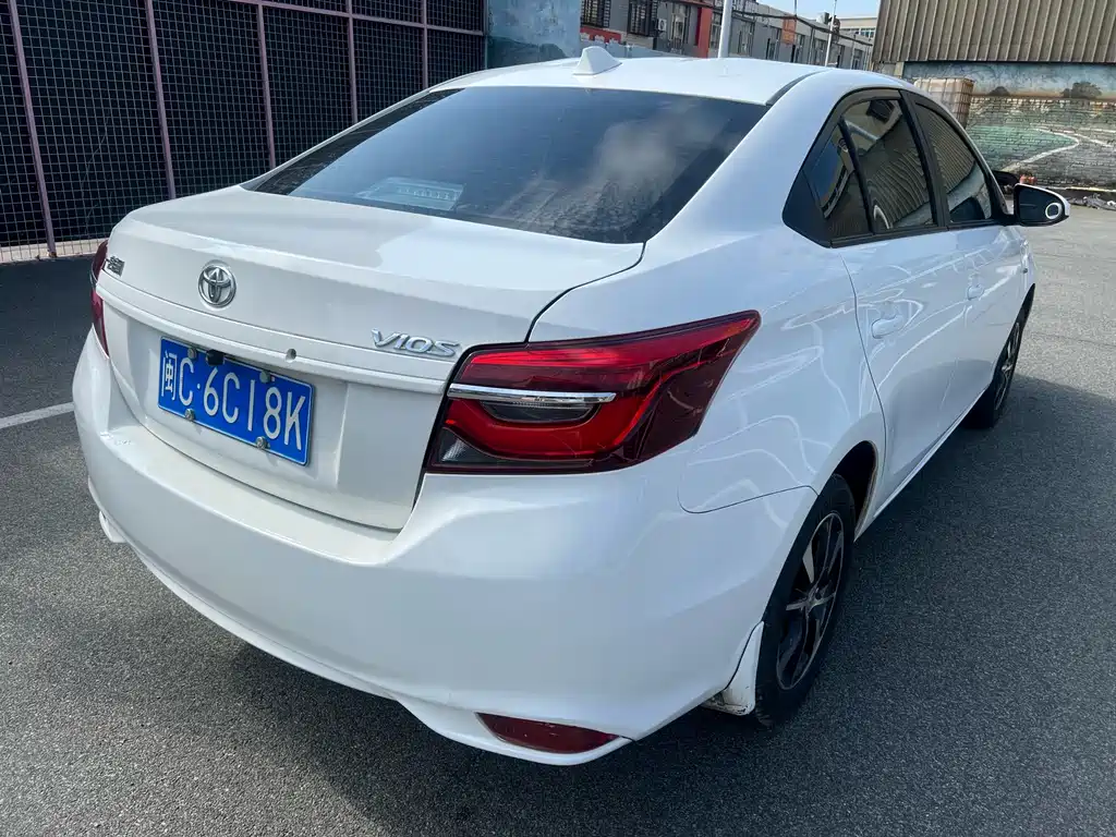 Vios 1.5 L CVT Smart Travel