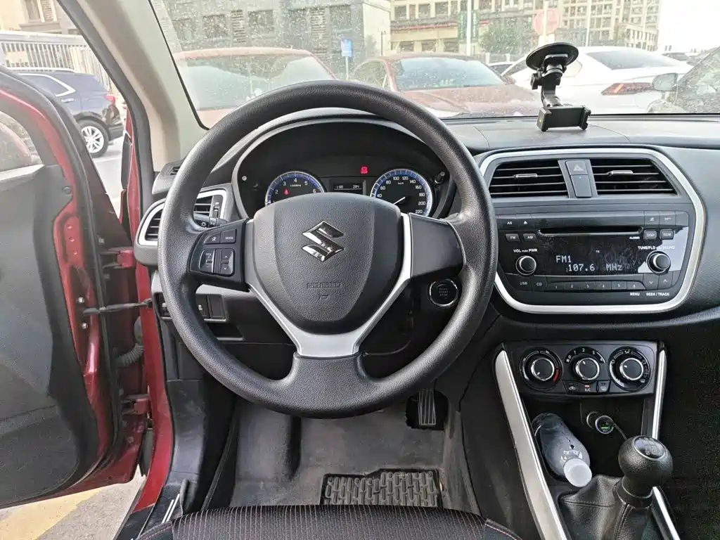 S-Cross 锋驭 2015款 1.6 L 手动两驱进取型