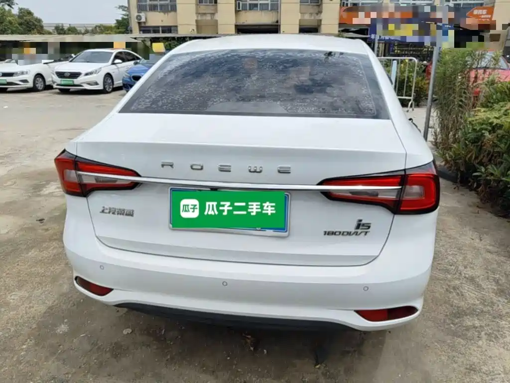 Roewe i5 1.5 L Auto 4 G Connected Leading Luxury Flagship