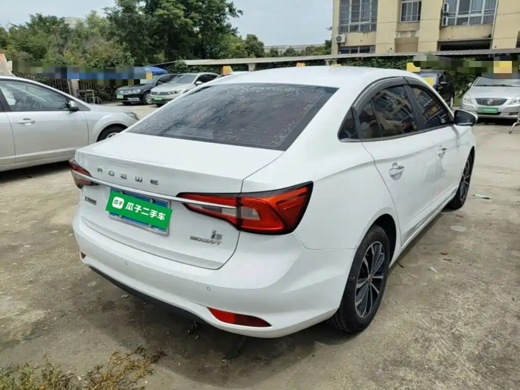 Roewe i5 1.5 L Auto 4 G Connected Leading Luxury Flagship