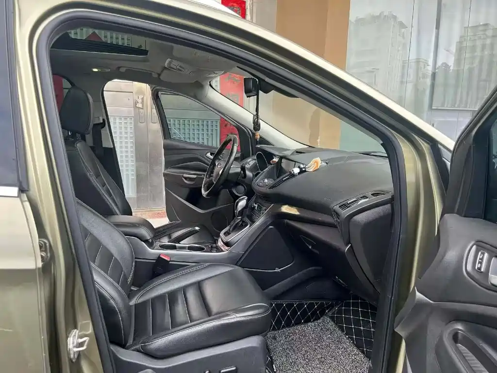 Kuga 1.5 L GTDi 4 WD Elite