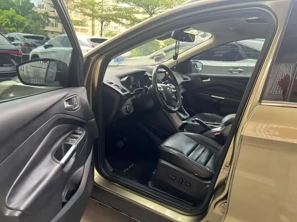 Kuga 1.5 L GTDi 4 WD Elite