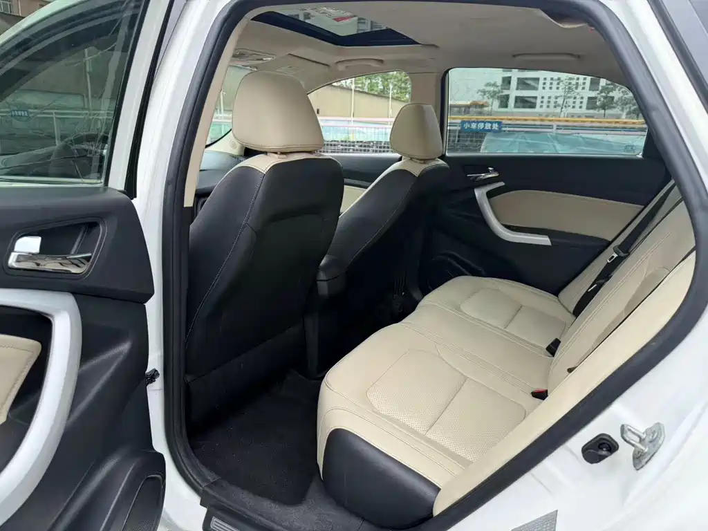 Yuexiang V7 1.6 L Manual Pleasure CN-IV