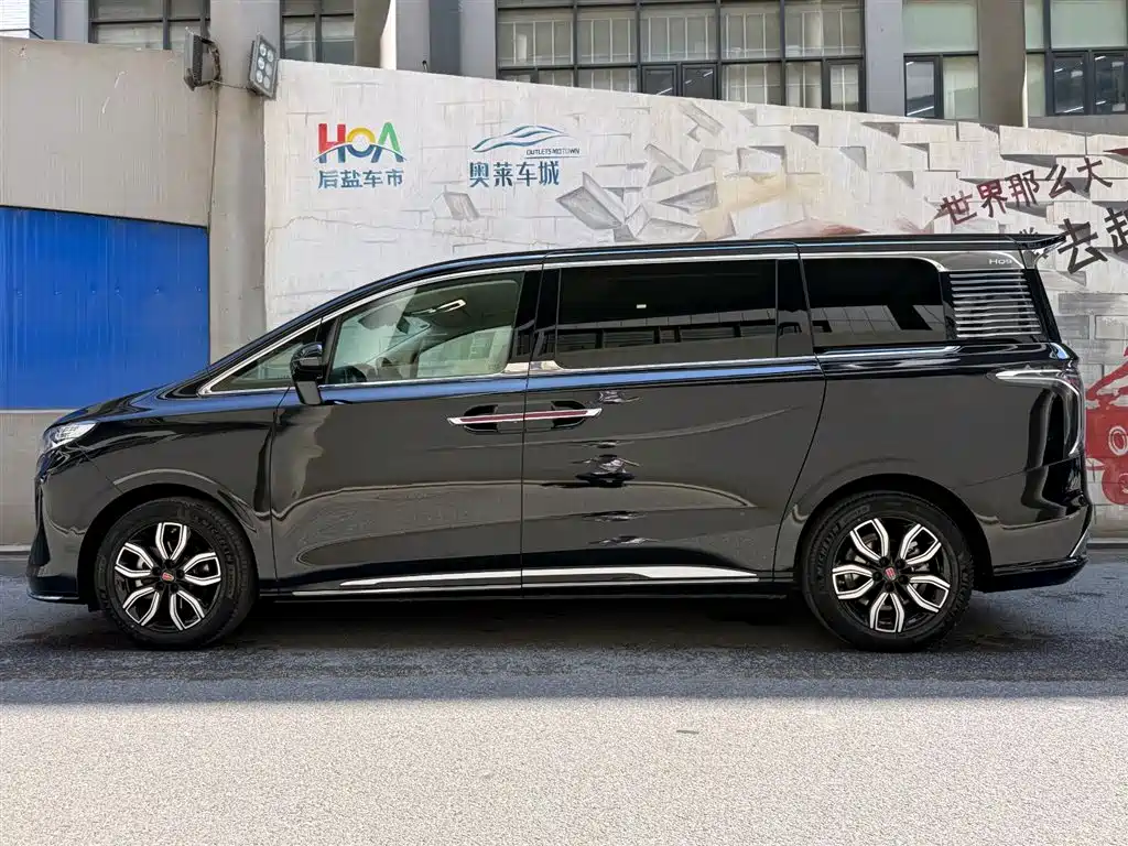 Hongqi HQ9 2.0 T Connected Flagship Charm