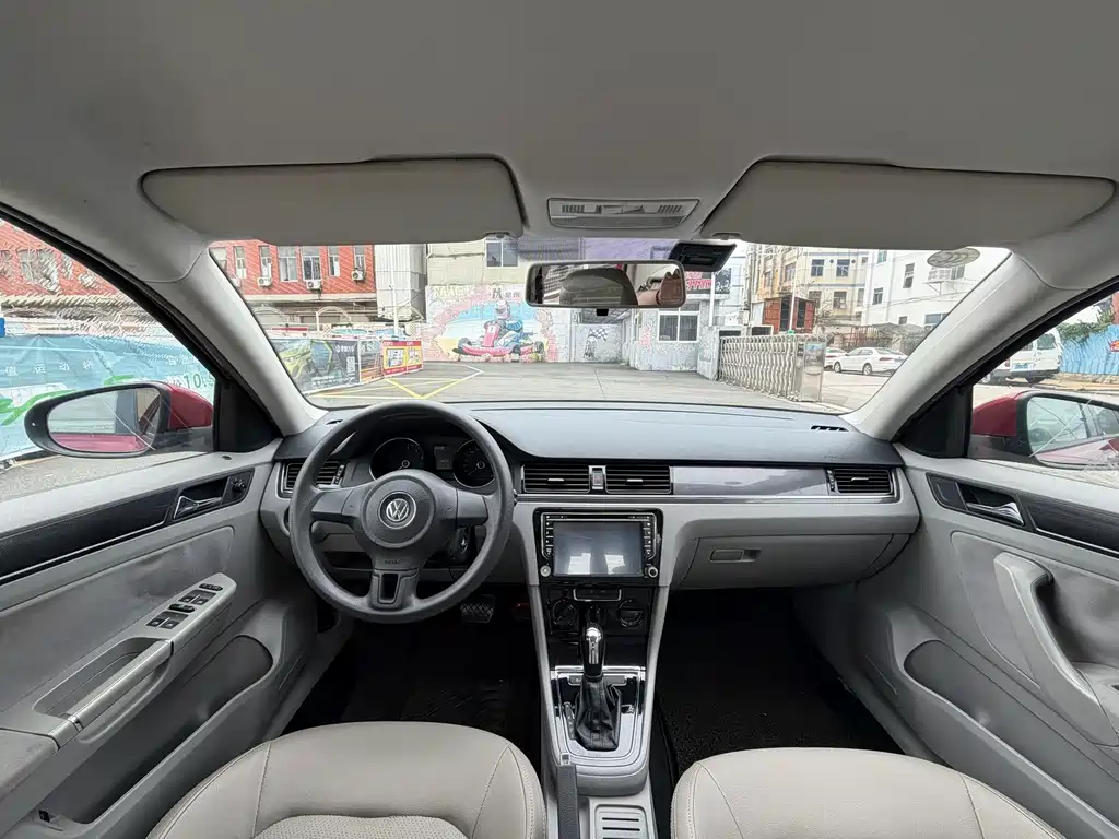 Bora 1.6 L Auto Fashion