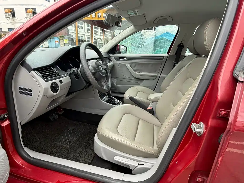 Bora 1.6 L Auto Fashion