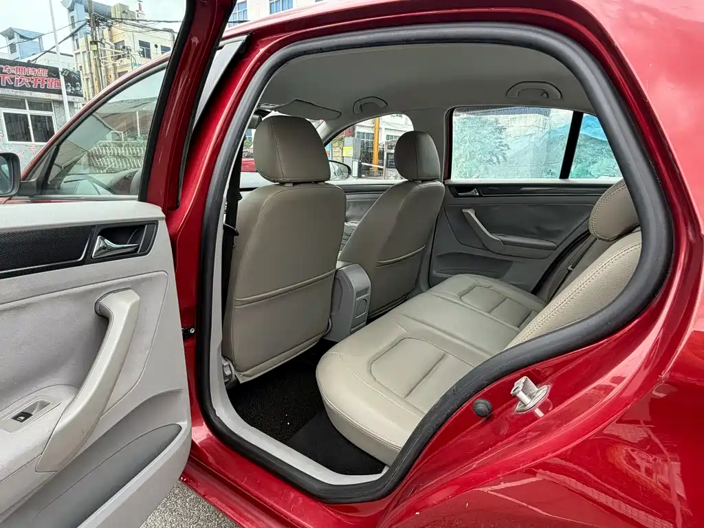Bora 1.6 L Auto Fashion