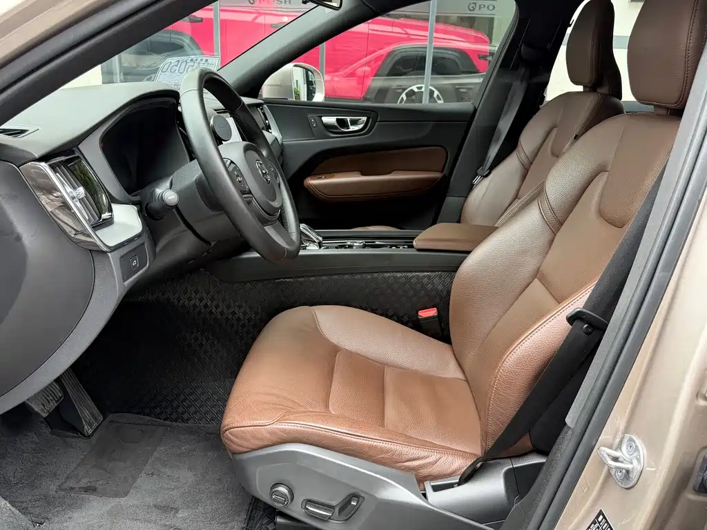 Volvo XC60 B5 4 WD Smart Ease Luxury