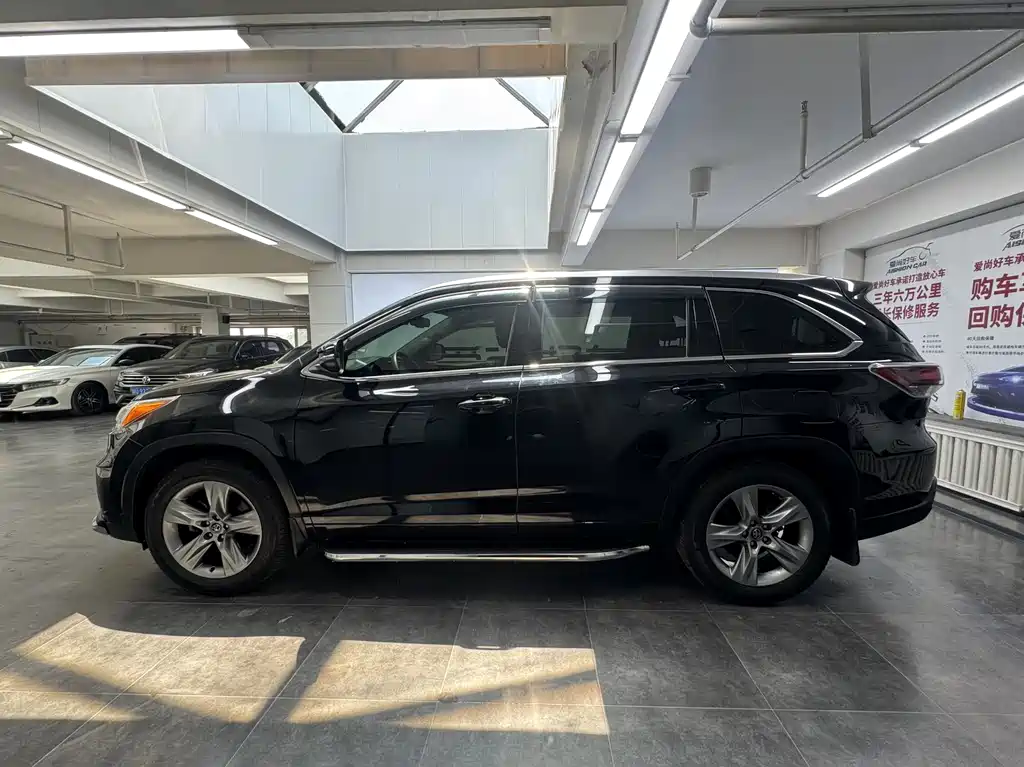 Highlander 2.0 T 4 WD Luxury 7-seat