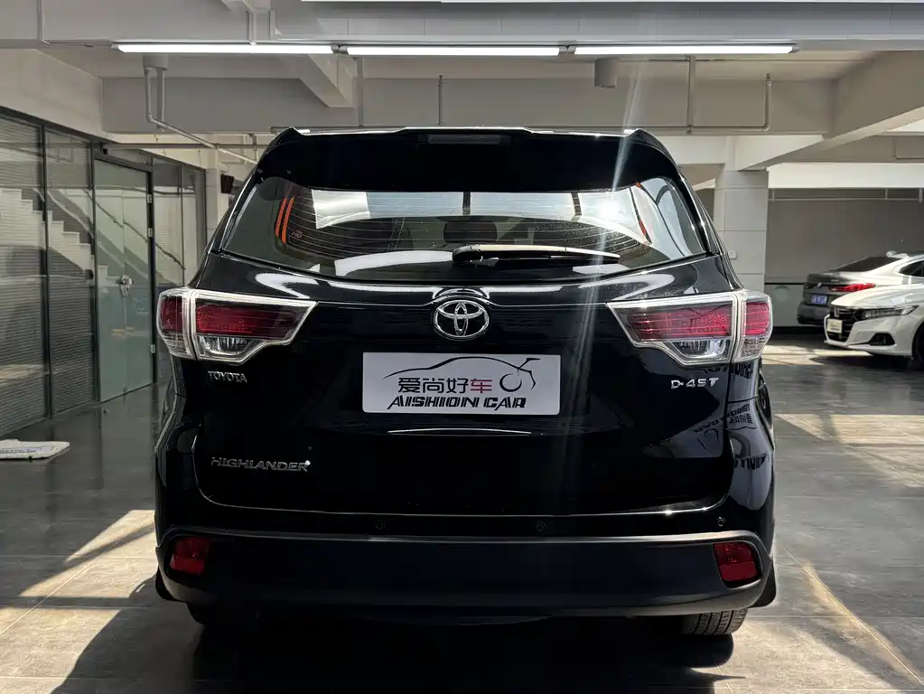 Highlander 2.0 T 4 WD Luxury 7-seat