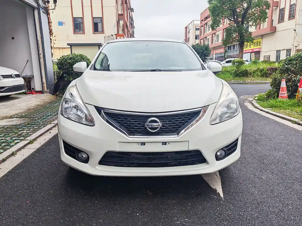 Tiida 1.6 L CVT Comfort