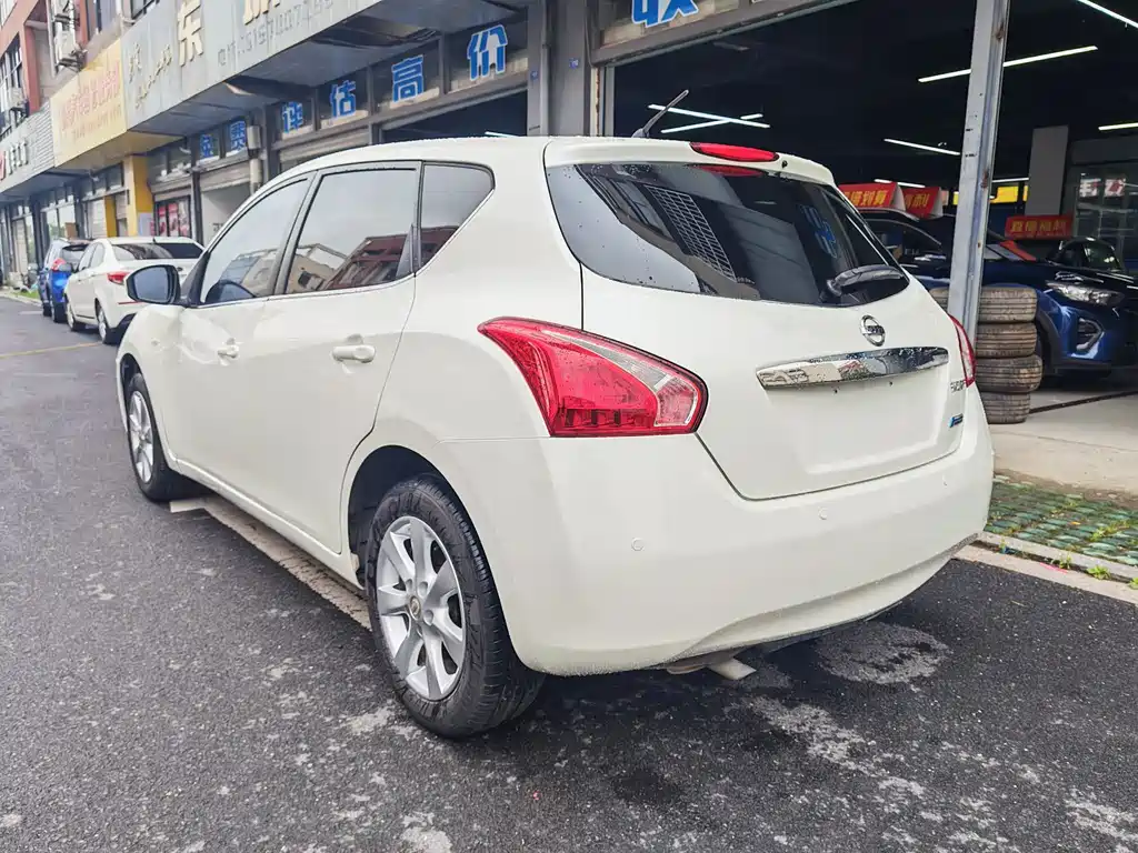 Tiida 1.6 L CVT Comfort