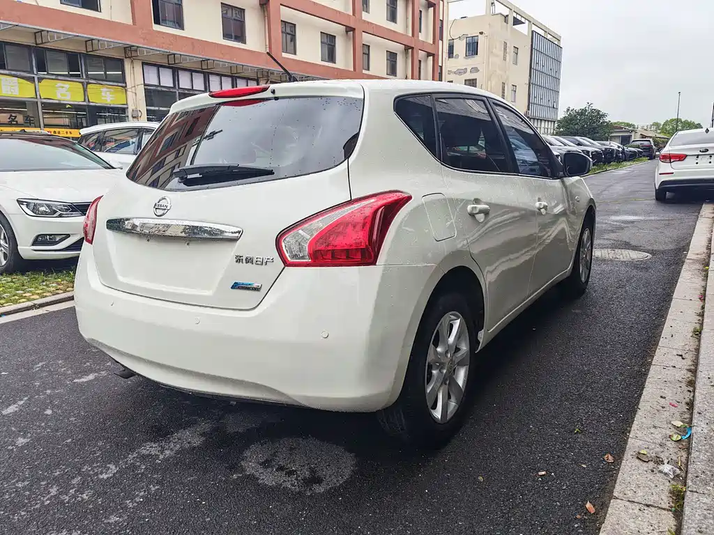 Tiida 1.6 L CVT Comfort