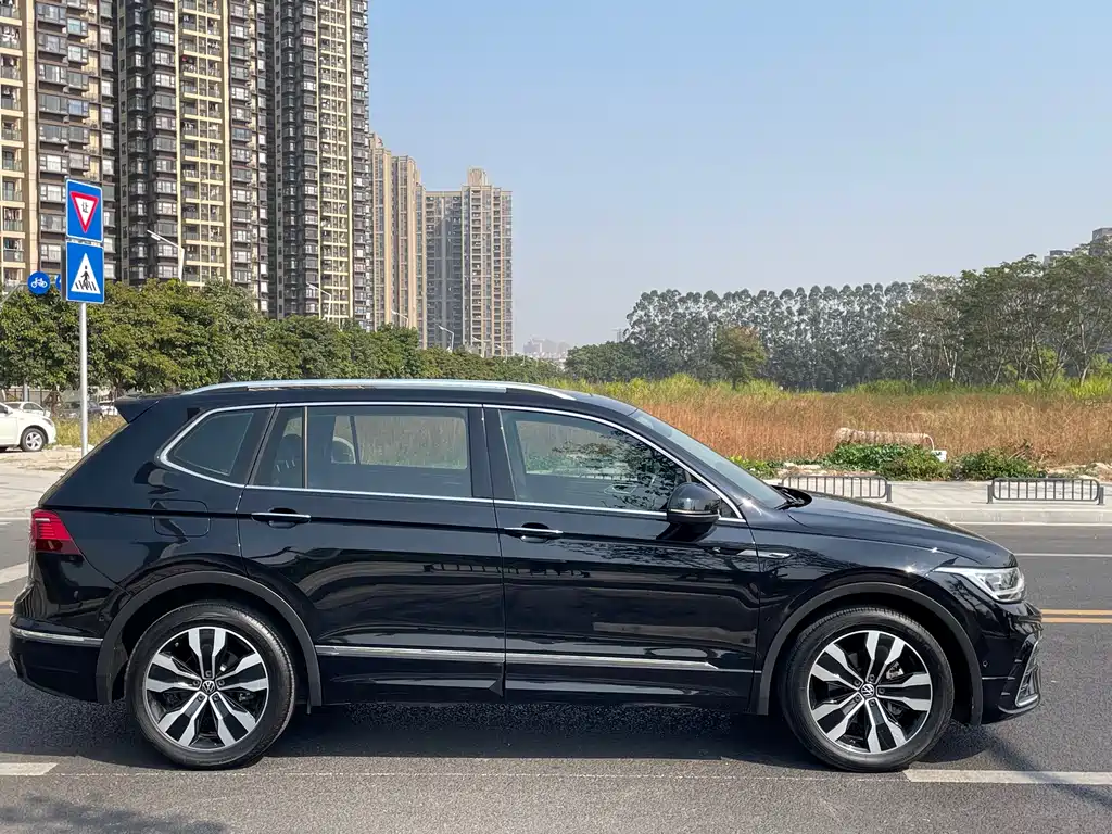 Tiguan L 330 TSI Auto 2 WD R-Line Premium