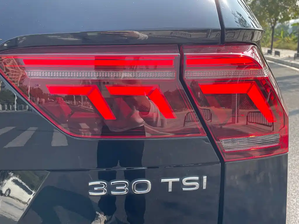 Tiguan L 330 TSI Auto 2 WD R-Line Premium
