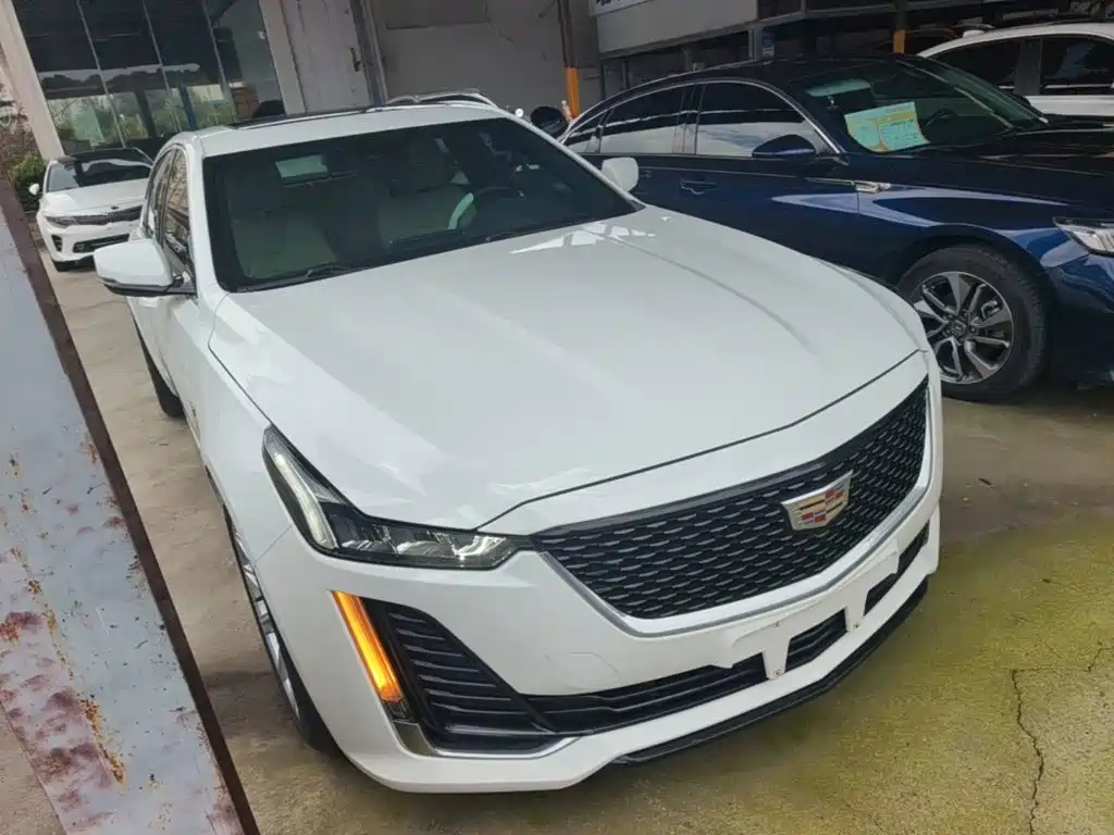Cadillac CT5 28 T Fashion