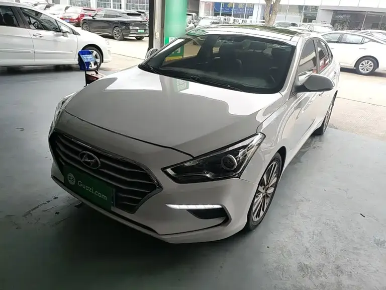 Hyundai Mistra 1.8 L Auto Intelligent GLS CN-V