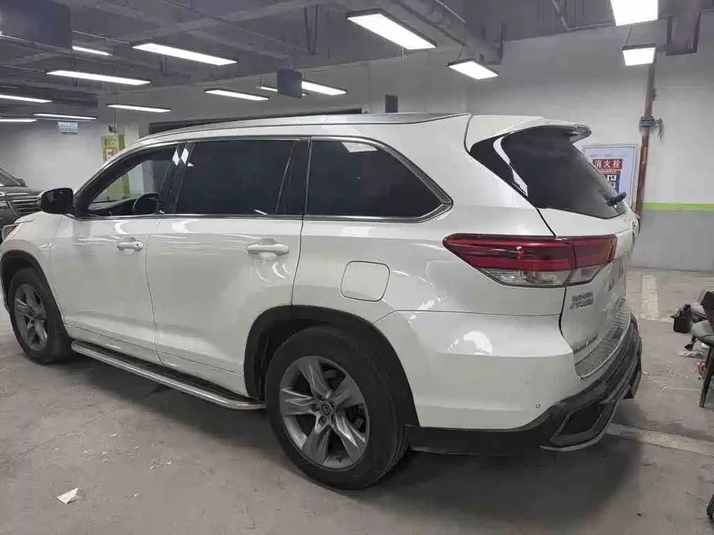 Highlander 2.0 T 4 WD Luxury 7-seat CN-VI