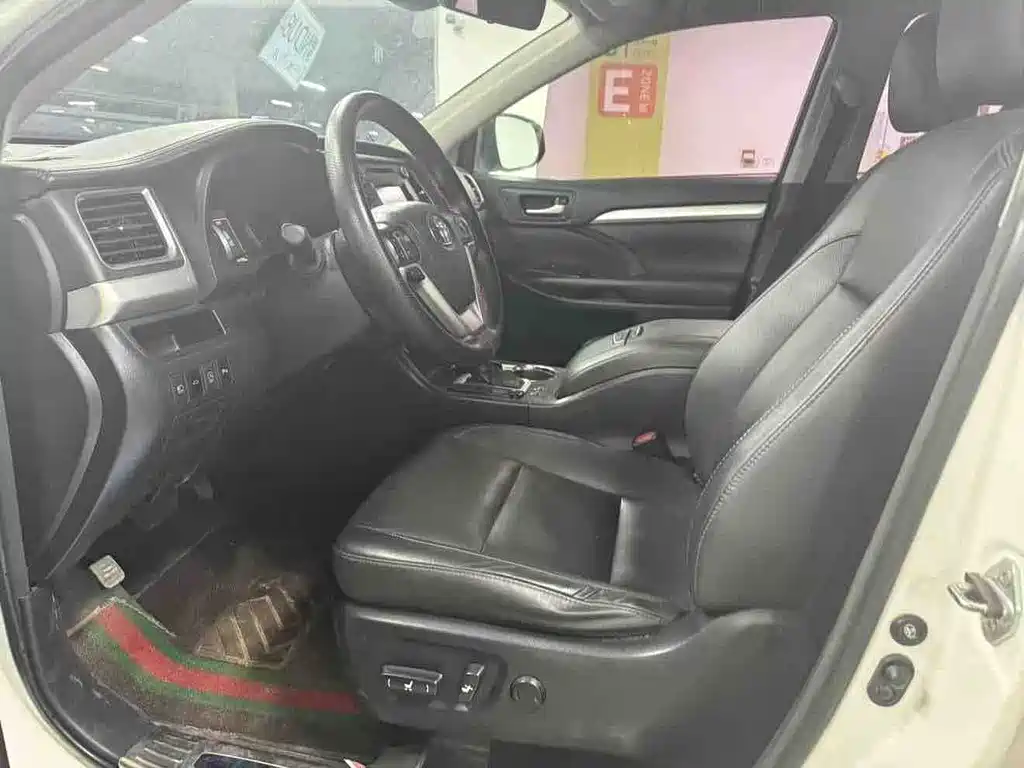 Highlander 2.0 T 4 WD Luxury 7-seat CN-VI