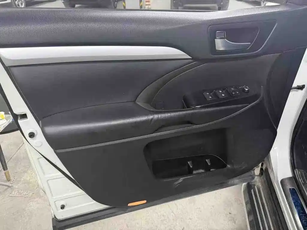 Highlander 2.0 T 4 WD Luxury 7-seat CN-VI