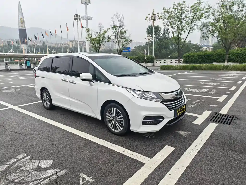 Odyssey 2.4 L Luxury