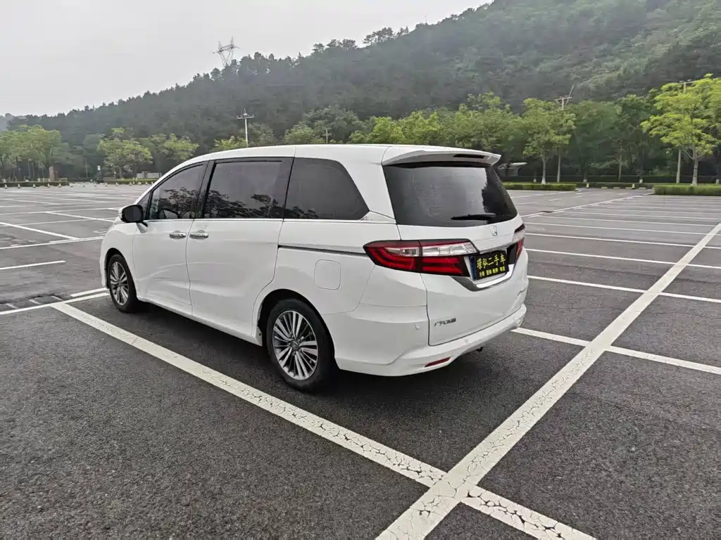 Odyssey 2.4 L Luxury