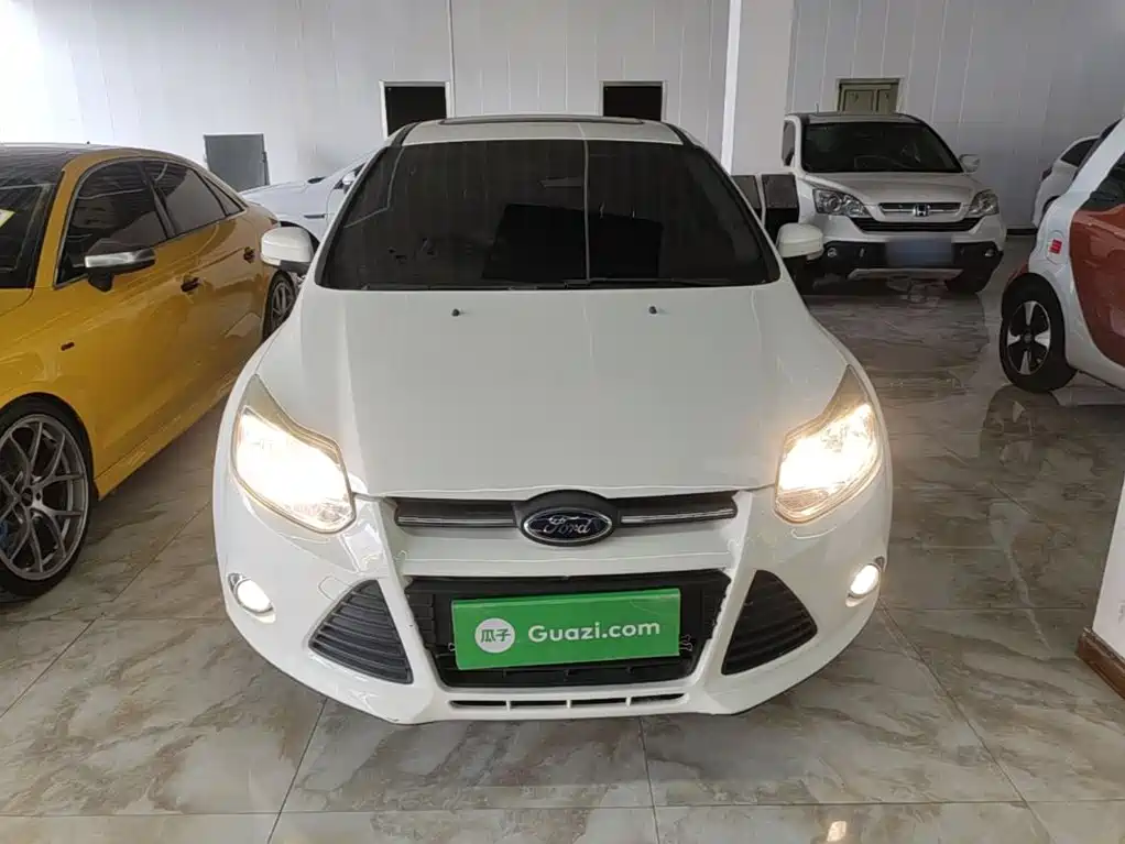 Focus Hatchback 1.6 L Auto Style