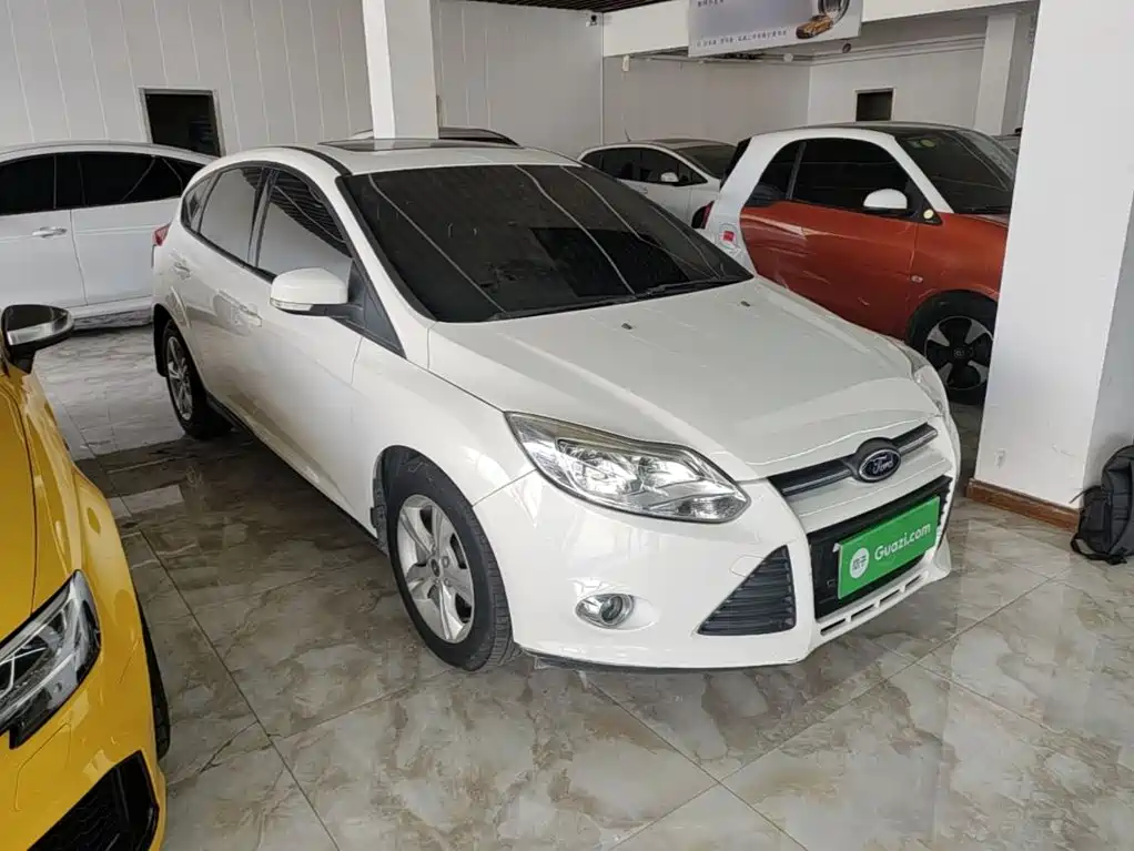 Focus Hatchback 1.6 L Auto Style