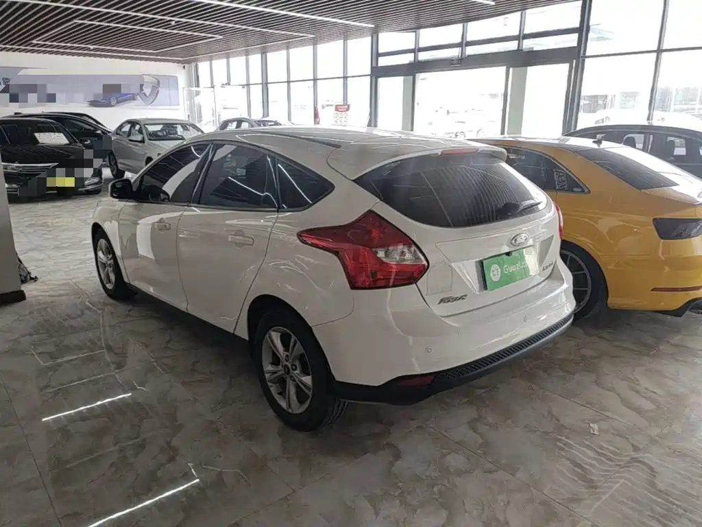 Focus Hatchback 1.6 L Auto Style