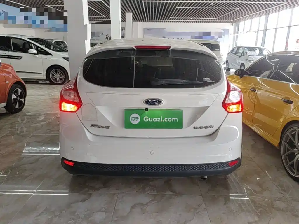 Focus Hatchback 1.6 L Auto Style