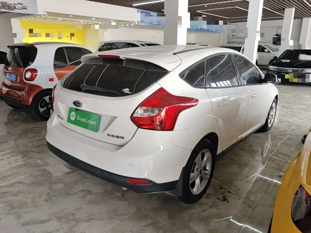 Focus Hatchback 1.6 L Auto Style