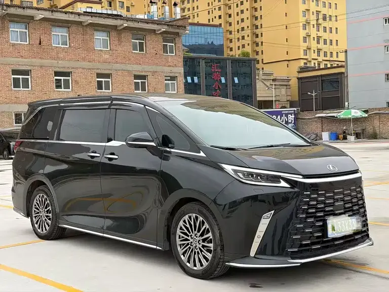 Lexus LM 500 h 6-seat Supreme