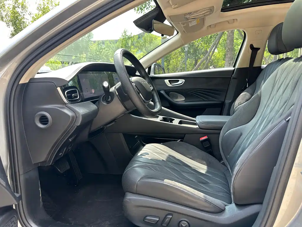 Roewe D7 DMH 125 km Flagship