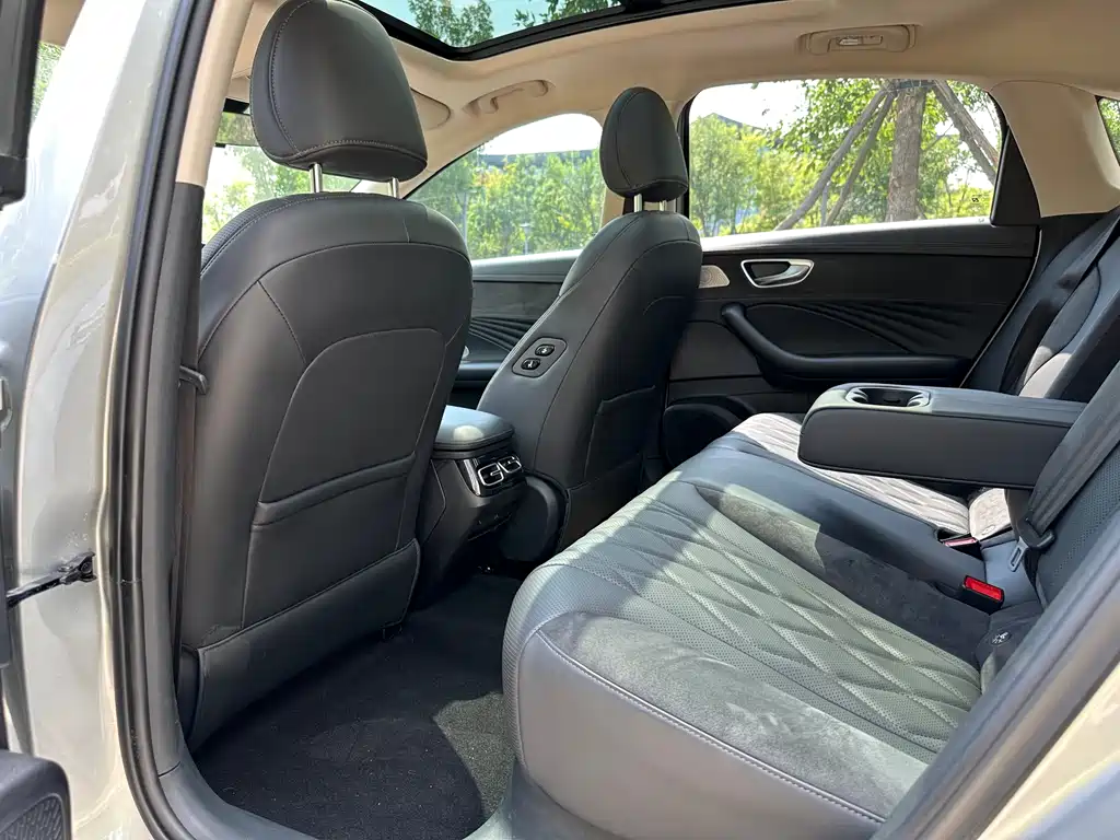 Roewe D7 DMH 125 km Flagship