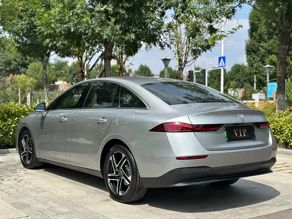 Roewe D7 DMH 125 km Flagship